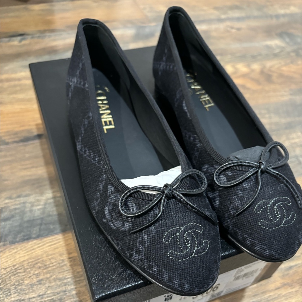 CHANEL ballerina flats